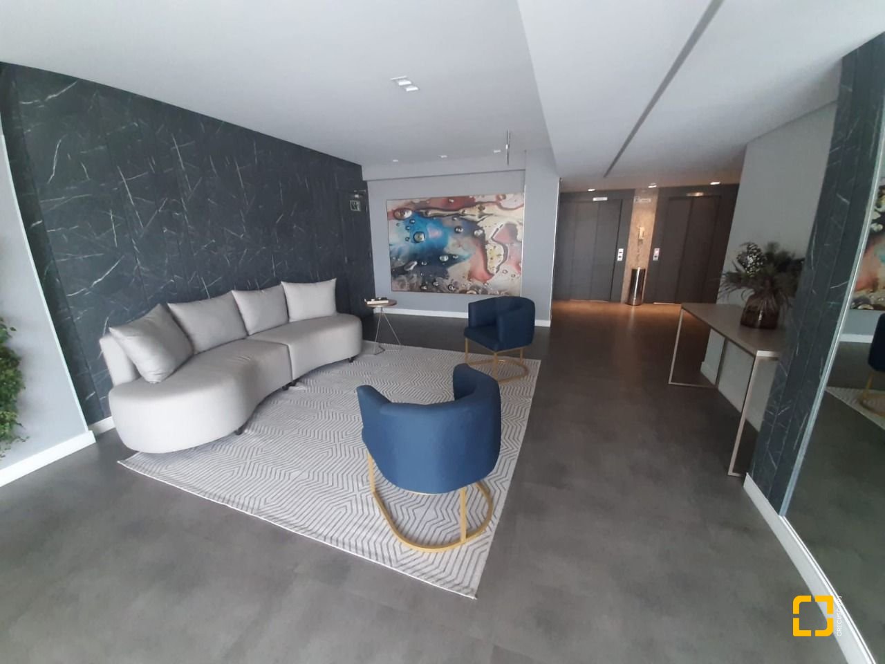 Apartamento com 80m², 2 quartos (sendo 1 suíte), 1 garagem, no bairro Barreiros em São José