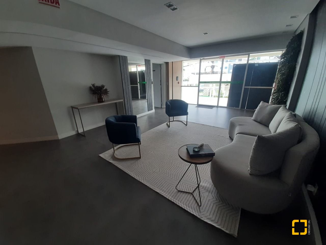 Apartamento com 80m², 2 quartos (sendo 1 suíte), 1 garagem, no bairro Barreiros em São José