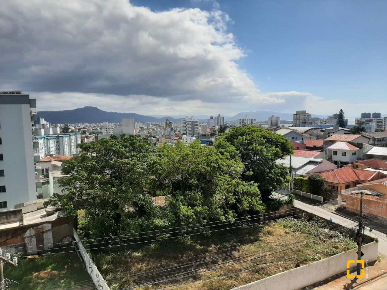 Apartamento com 80m², 2 quartos (sendo 1 suíte), 1 garagem, no bairro Barreiros em São José