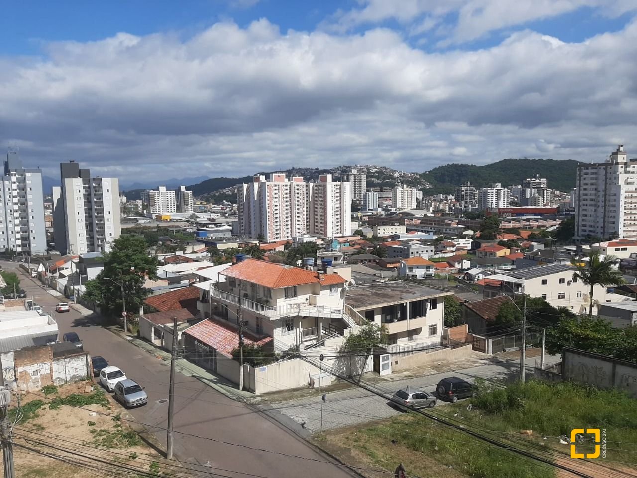 Apartamento com 80m², 2 quartos (sendo 1 suíte), 1 garagem, no bairro Barreiros em São José