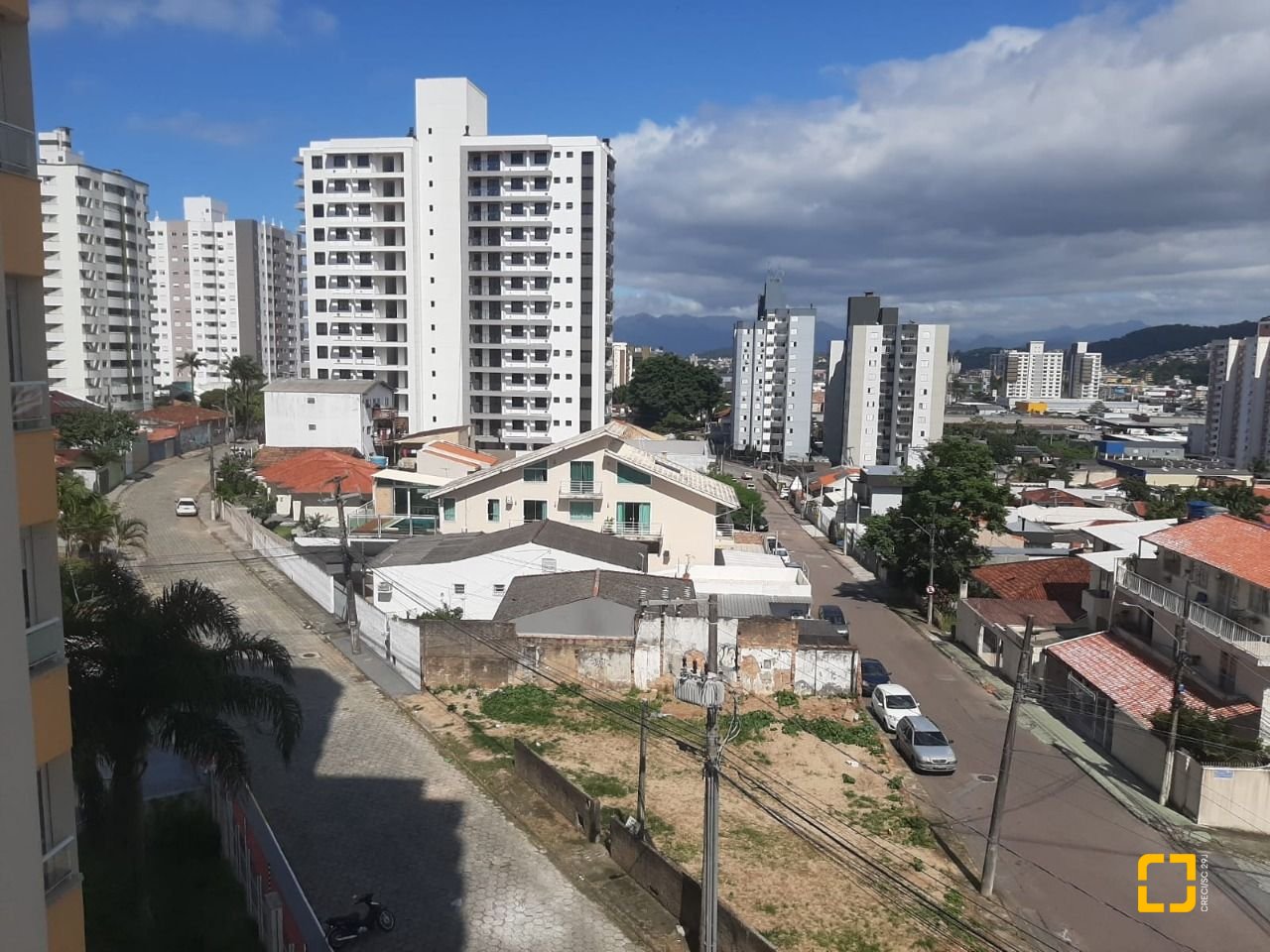 Apartamento com 80m², 2 quartos (sendo 1 suíte), 1 garagem, no bairro Barreiros em São José