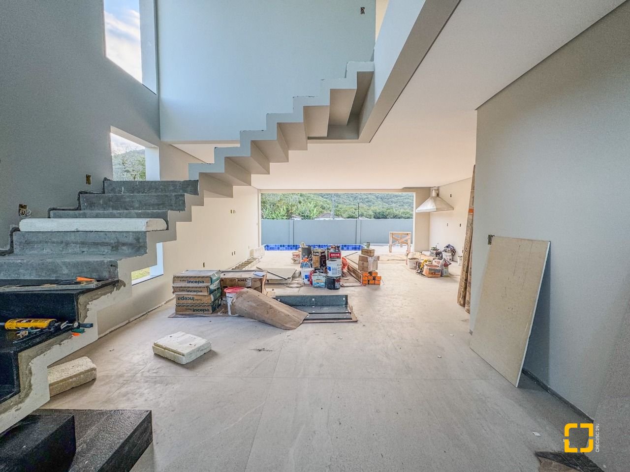 Casa de Condomínio com 275m², 4 quartos (sendo 4 suítes), 4 garagens, no bairro Pedra Branca em Palhoça