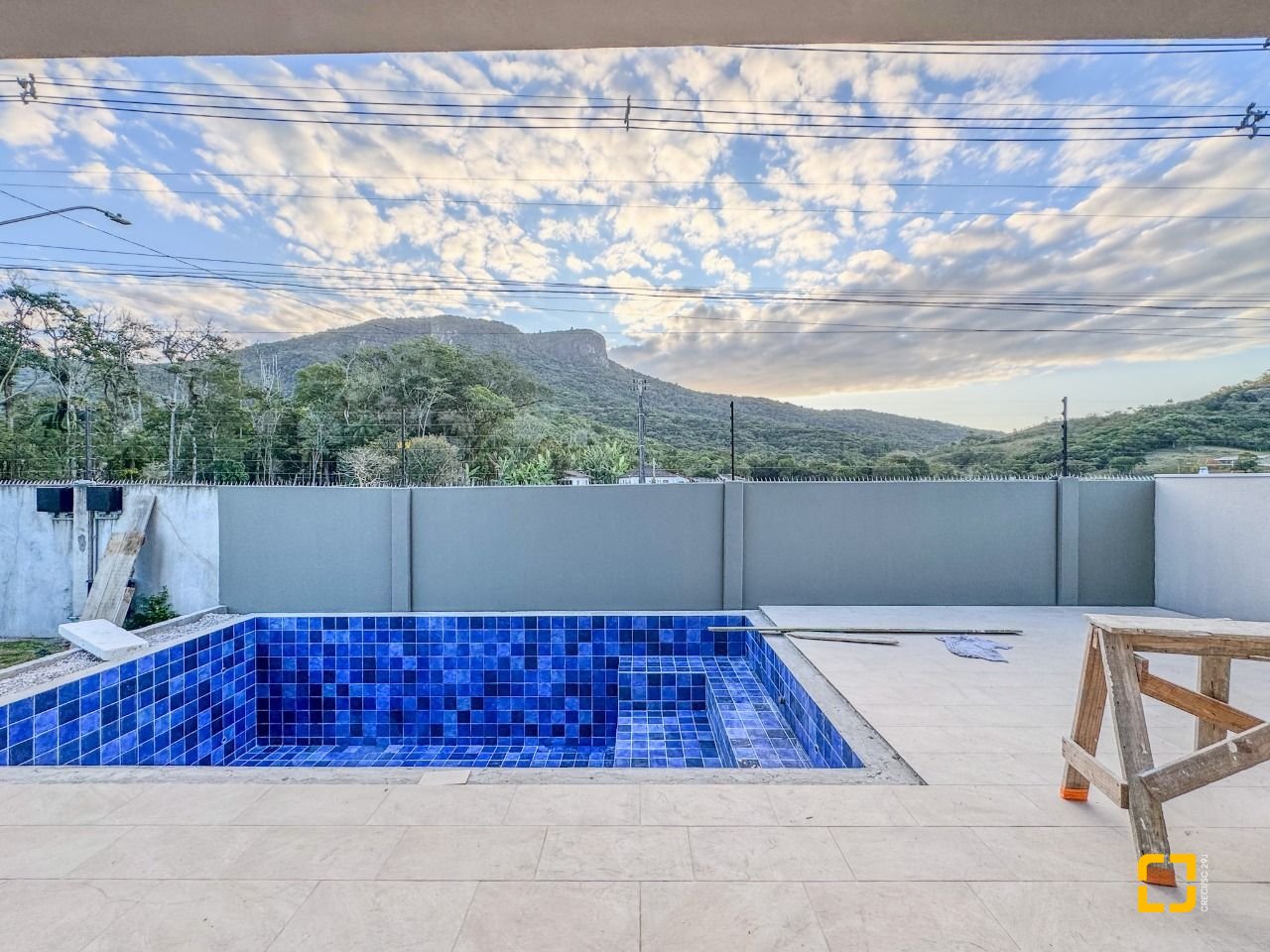 Casa de Condomínio com 275m², 4 quartos (sendo 4 suítes), 4 garagens, no bairro Pedra Branca em Palhoça