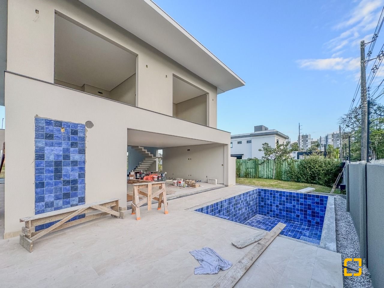 Casa de Condomínio com 275m², 4 quartos (sendo 4 suítes), 4 garagens, no bairro Pedra Branca em Palhoça