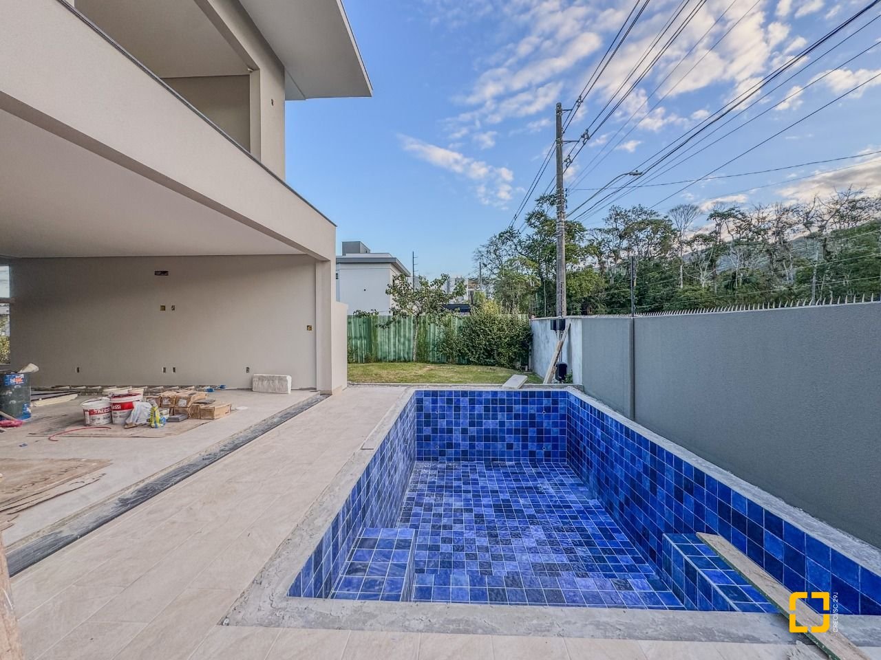 Casa de Condomínio com 275m², 4 quartos (sendo 4 suítes), 4 garagens, no bairro Pedra Branca em Palhoça