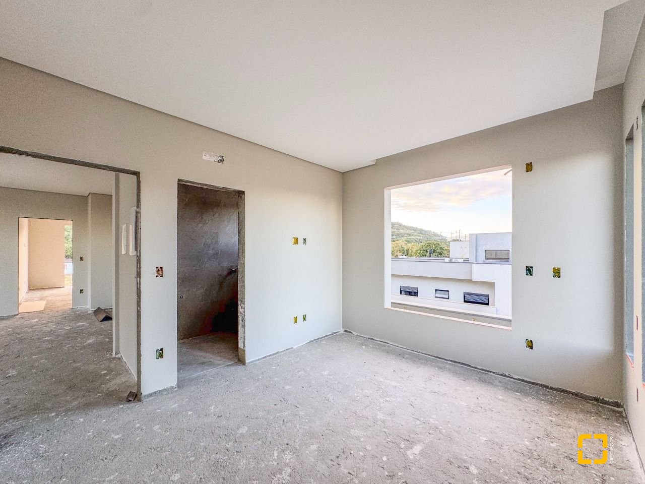 Casa de Condomínio com 275m², 4 quartos (sendo 4 suítes), 4 garagens, no bairro Pedra Branca em Palhoça