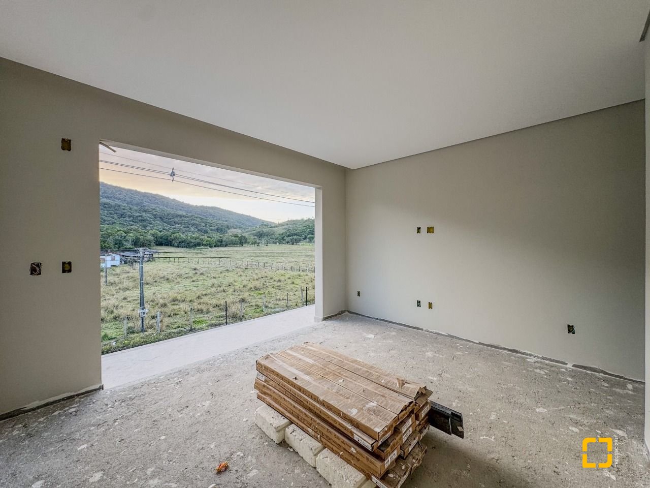 Casa de Condomínio com 275m², 4 quartos (sendo 4 suítes), 4 garagens, no bairro Pedra Branca em Palhoça