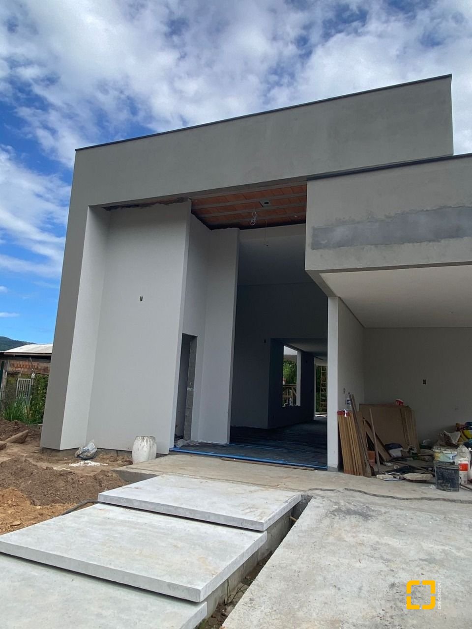 Casa de Condomínio com 181m², 6 quartos (sendo 3 suítes), 2 garagens, no bairro Canasvieiras em Florianópolis