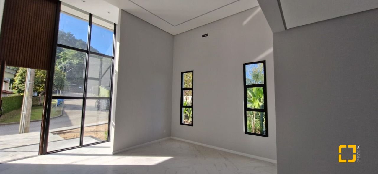 Casa de Condomínio com 181m², 3 quartos (sendo 3 suítes), 2 garagens, no bairro Canasvieiras em Florianópolis