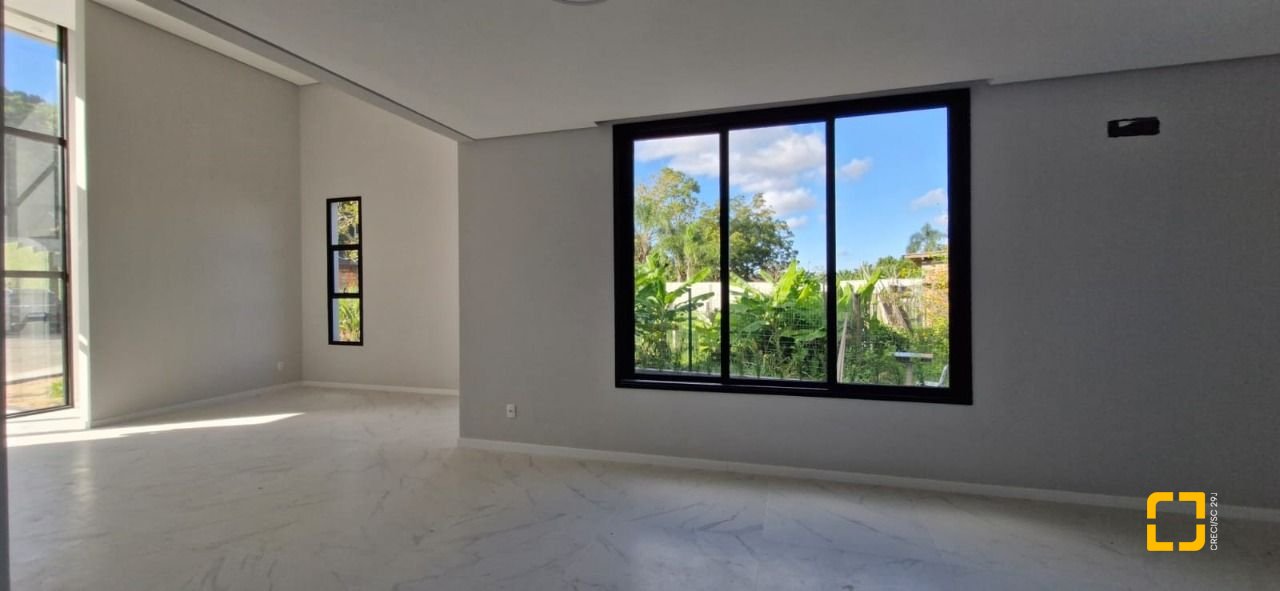 Casa de Condomínio com 181m², 3 quartos (sendo 3 suítes), 2 garagens, no bairro Canasvieiras em Florianópolis