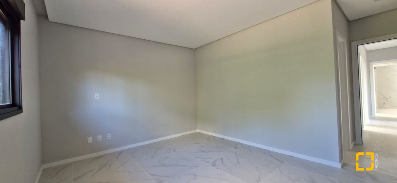 Casa de Condomínio com 181m², 3 quartos (sendo 3 suítes), 2 garagens, no bairro Canasvieiras em Florianópolis