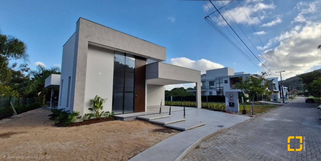 Casa de Condomínio com 181m², 3 quartos (sendo 3 suítes), 2 garagens, no bairro Canasvieiras em Florianópolis