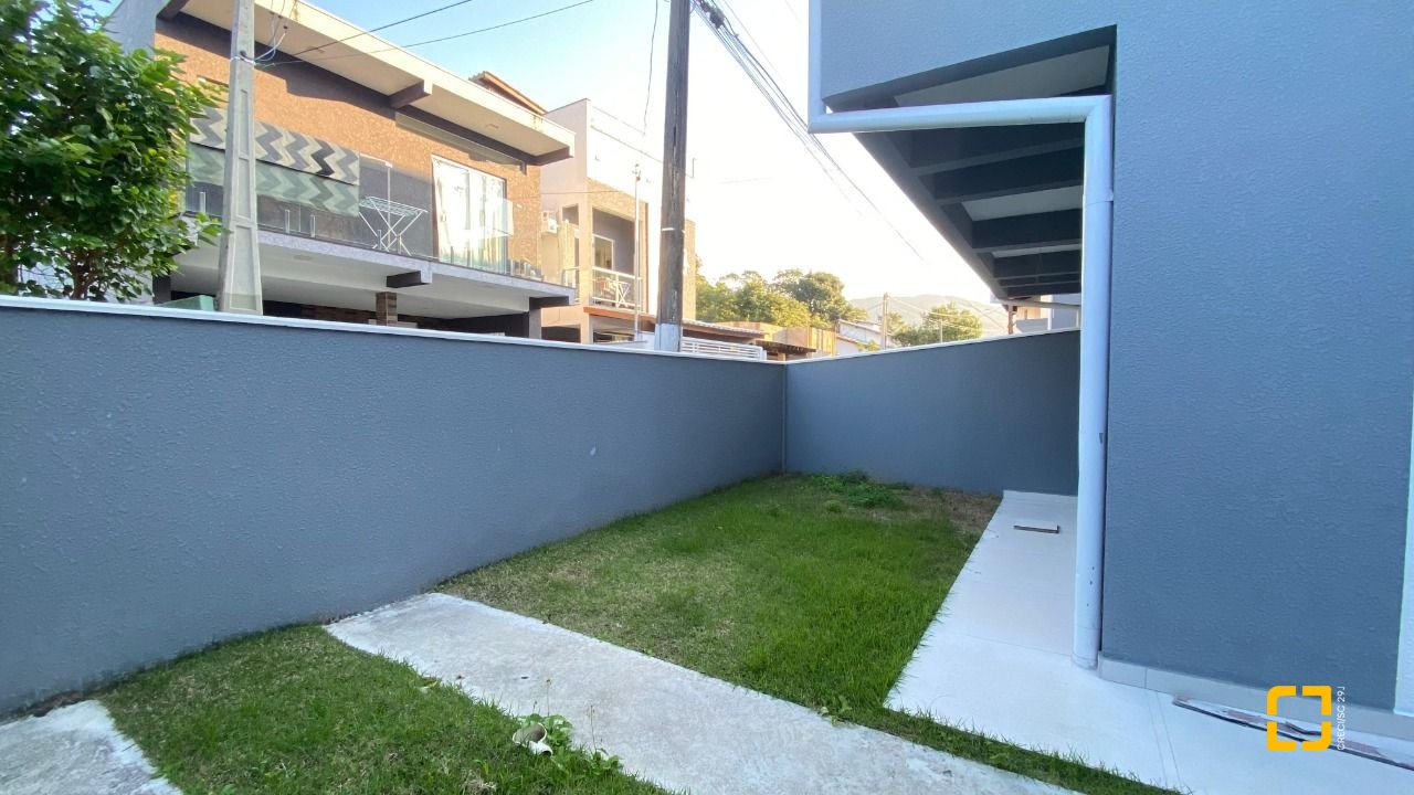 Casa com 70m², 6 quartos (sendo 3 suítes), 2 garagens, no bairro Ingleses em Florianópolis