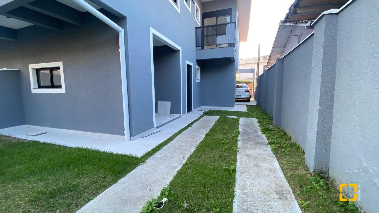 Casa com 70m², 6 quartos (sendo 3 suítes), 2 garagens, no bairro Ingleses em Florianópolis