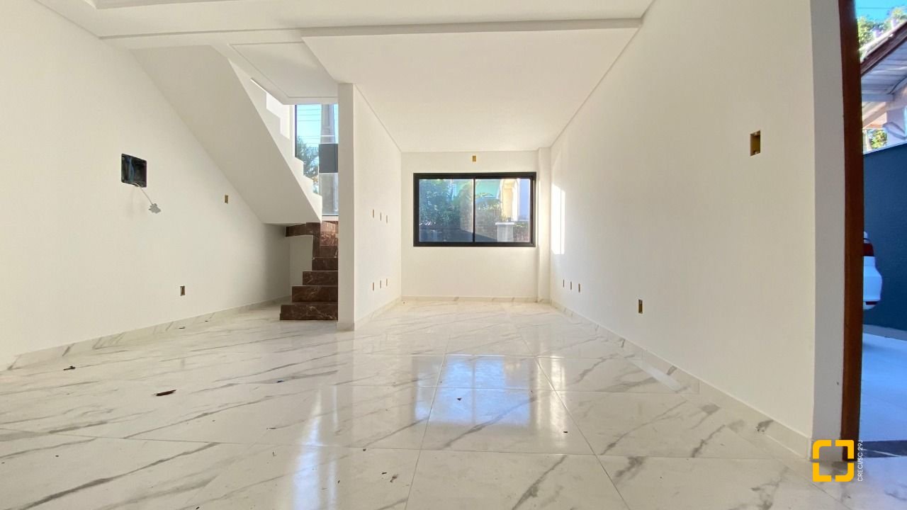 Casa com 70m², 6 quartos (sendo 3 suítes), 2 garagens, no bairro Ingleses em Florianópolis