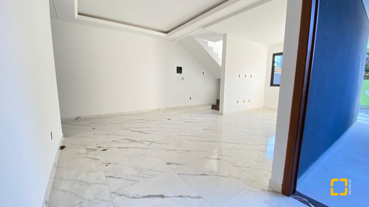 Casa com 70m², 6 quartos (sendo 3 suítes), 2 garagens, no bairro Ingleses em Florianópolis