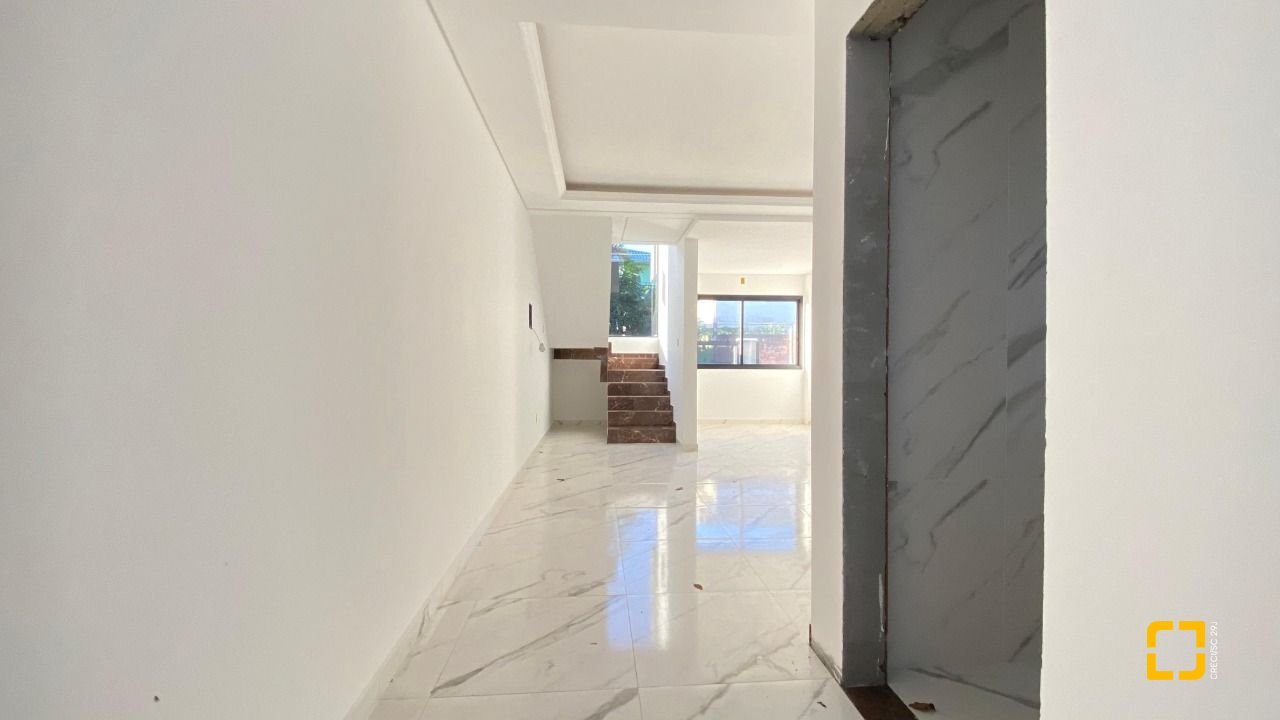 Casa com 70m², 6 quartos (sendo 3 suítes), 2 garagens, no bairro Ingleses em Florianópolis