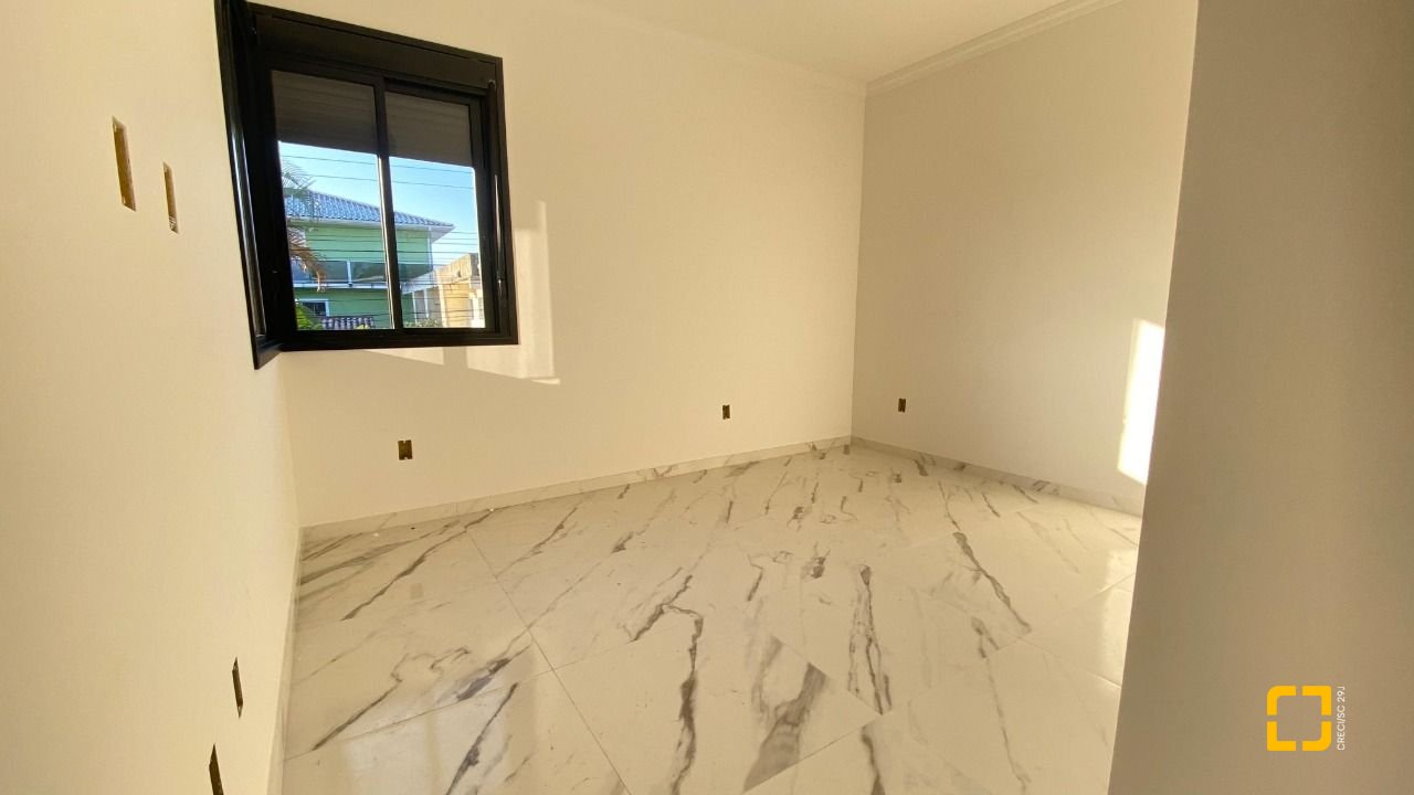 Casa com 70m², 6 quartos (sendo 3 suítes), 2 garagens, no bairro Ingleses em Florianópolis