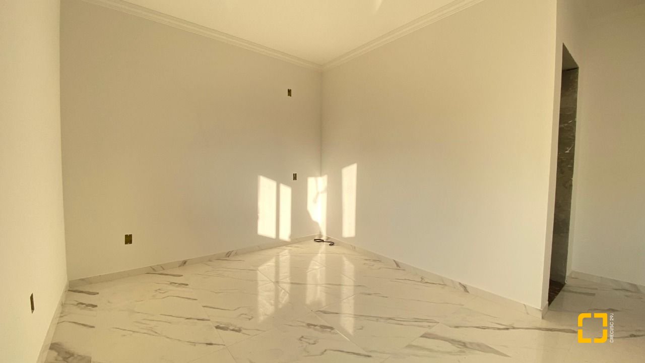 Casa com 70m², 6 quartos (sendo 3 suítes), 2 garagens, no bairro Ingleses em Florianópolis