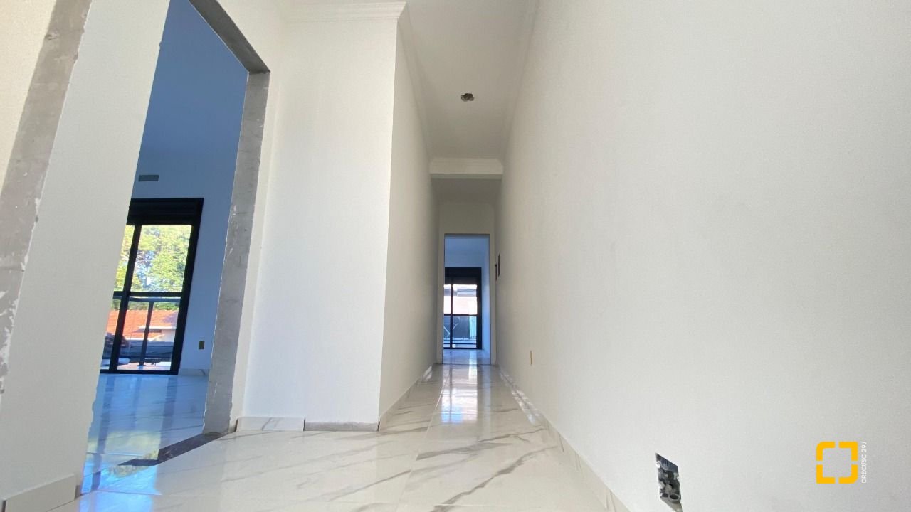 Casa com 70m², 6 quartos (sendo 3 suítes), 2 garagens, no bairro Ingleses em Florianópolis