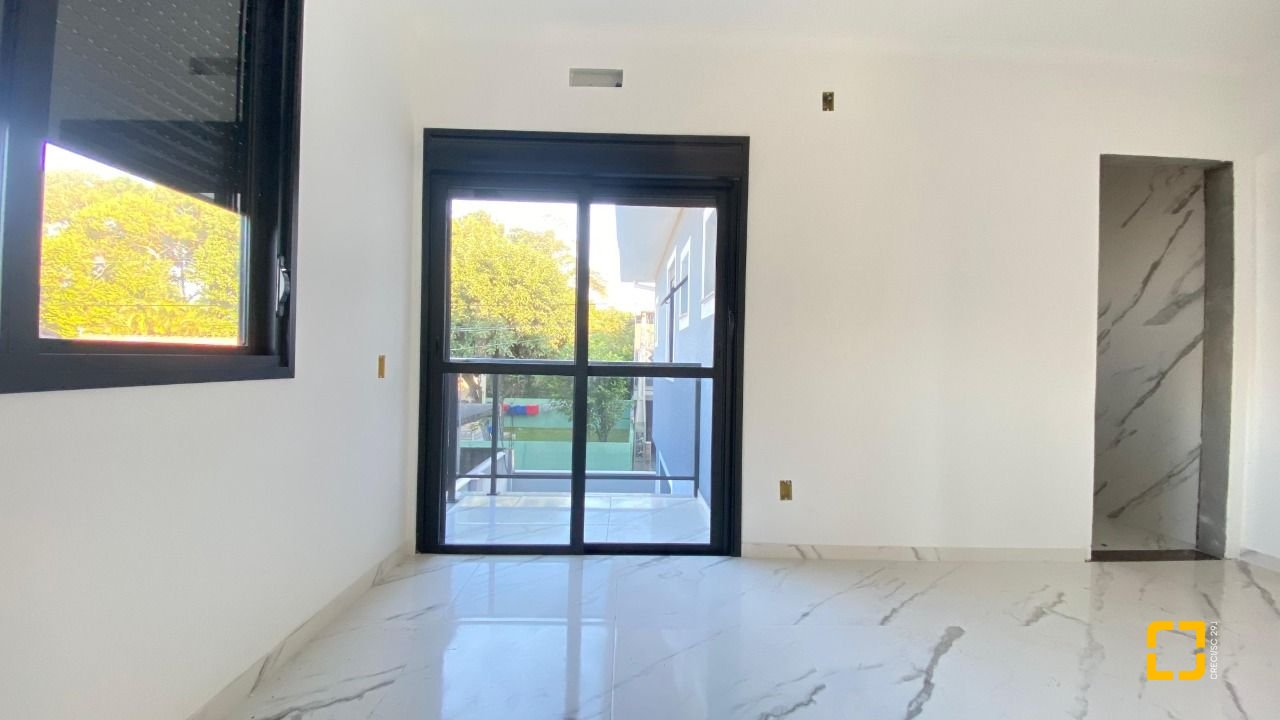 Casa com 70m², 6 quartos (sendo 3 suítes), 2 garagens, no bairro Ingleses em Florianópolis