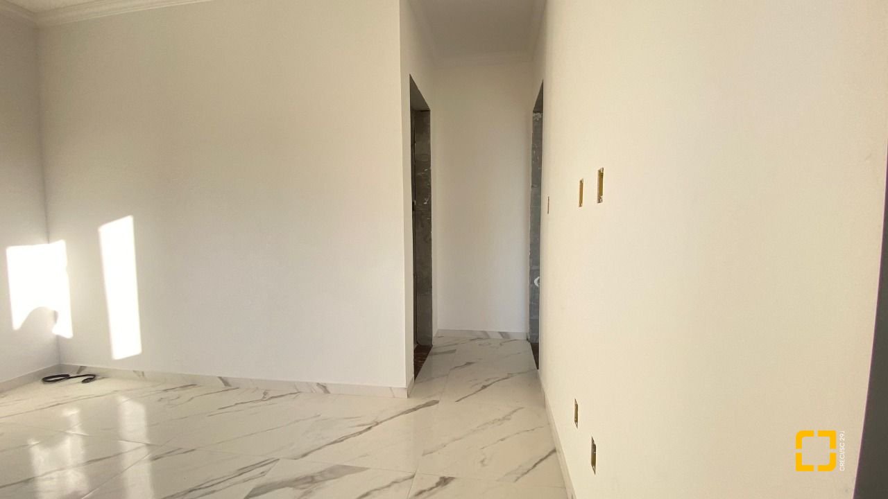 Casa com 70m², 6 quartos (sendo 3 suítes), 2 garagens, no bairro Ingleses em Florianópolis