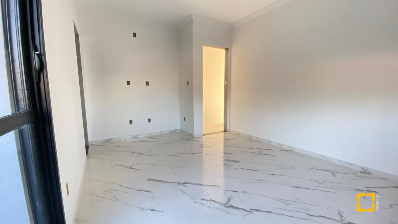 Casa com 70m², 6 quartos (sendo 3 suítes), 2 garagens, no bairro Ingleses em Florianópolis