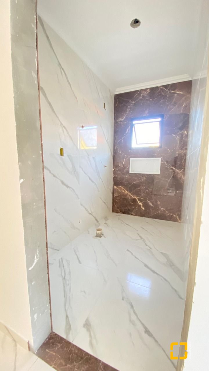 Casa com 70m², 6 quartos (sendo 3 suítes), 2 garagens, no bairro Ingleses em Florianópolis