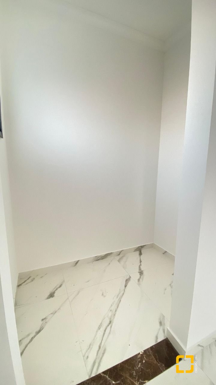 Casa com 70m², 6 quartos (sendo 3 suítes), 2 garagens, no bairro Ingleses em Florianópolis