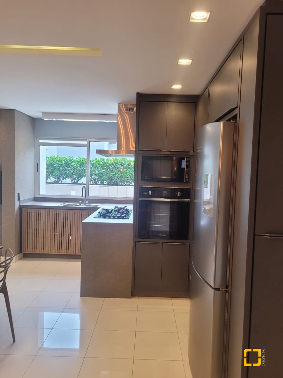 Apartamento com 149m², 4 quartos (sendo 1 suíte), 4 garagens, no bairro Campinas em São José