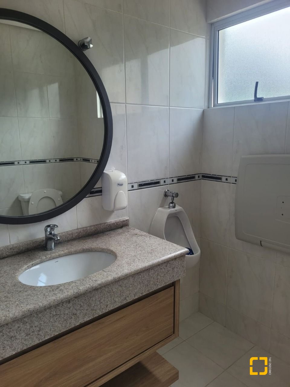 Apartamento com 149m², 4 quartos (sendo 1 suíte), 4 garagens, no bairro Campinas em São José