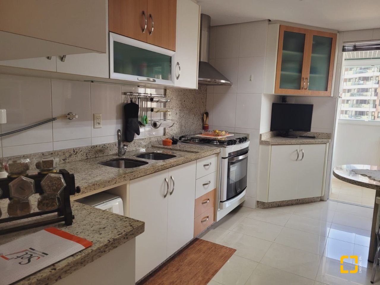 Apartamento com 149m², 4 quartos (sendo 1 suíte), 4 garagens, no bairro Campinas em São José
