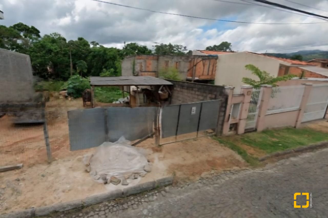 Terreno com 235m², no bairro Forquilhas em São José