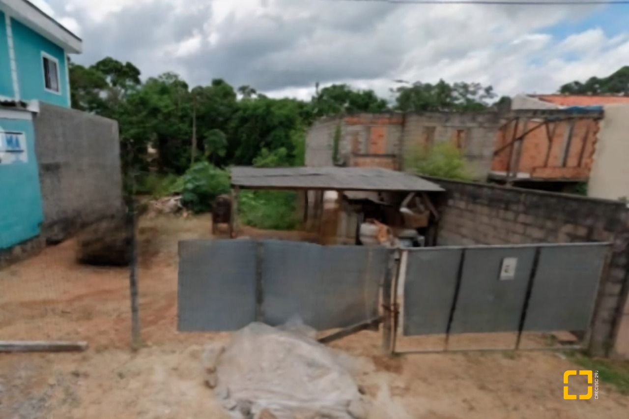 Terreno com 235m², no bairro Forquilhas em São José