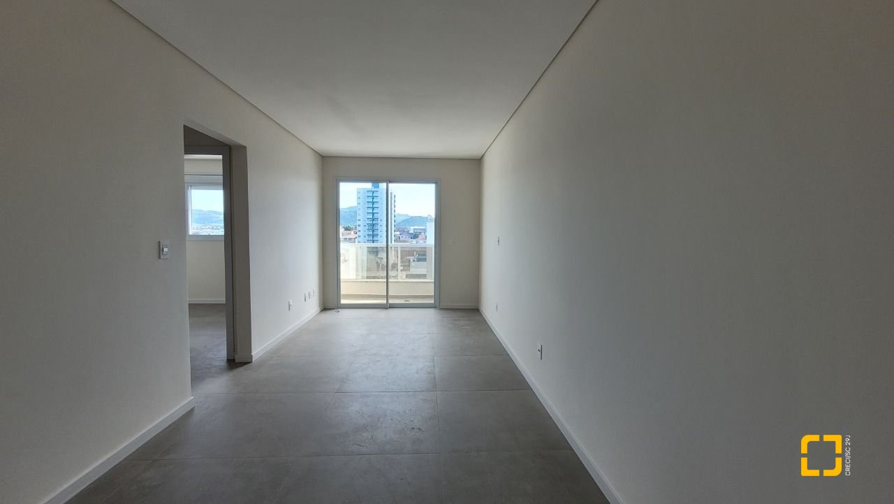 Apartamento com 67m², 2 quartos (sendo 1 suíte), 1 garagem, no bairro Ipiranga em São José