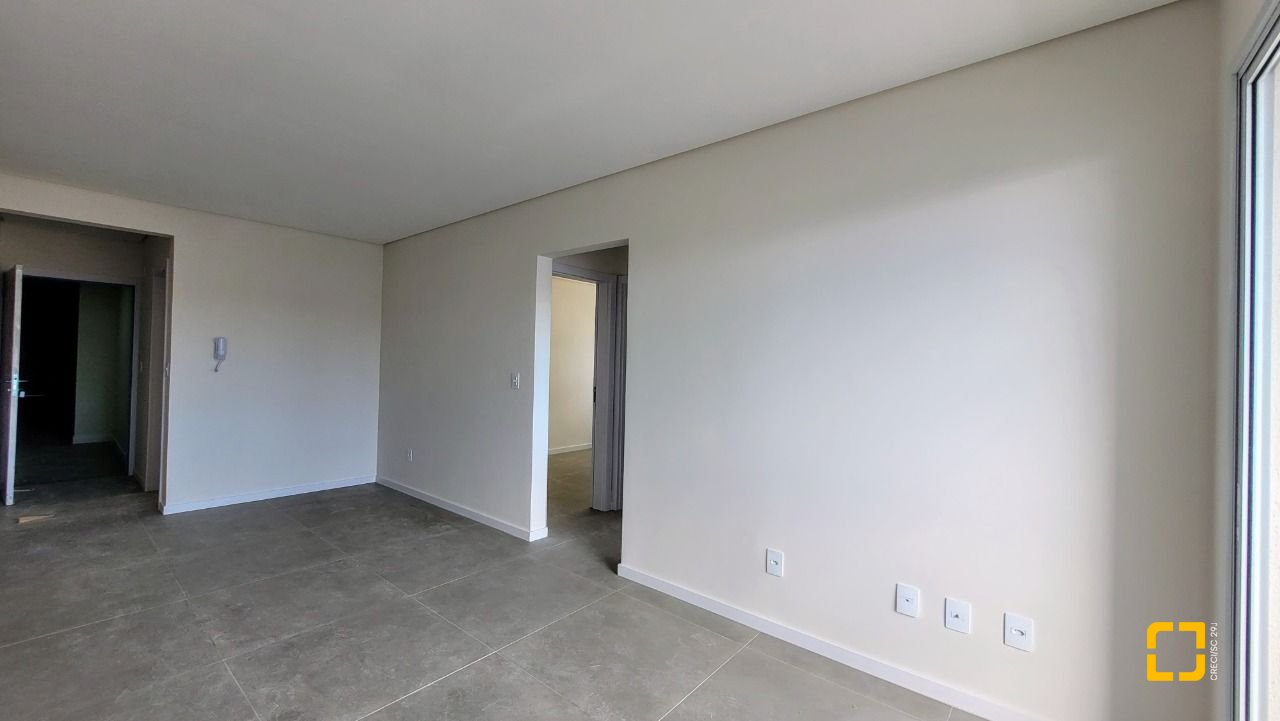 Apartamento com 67m², 2 quartos (sendo 1 suíte), 1 garagem, no bairro Ipiranga em São José