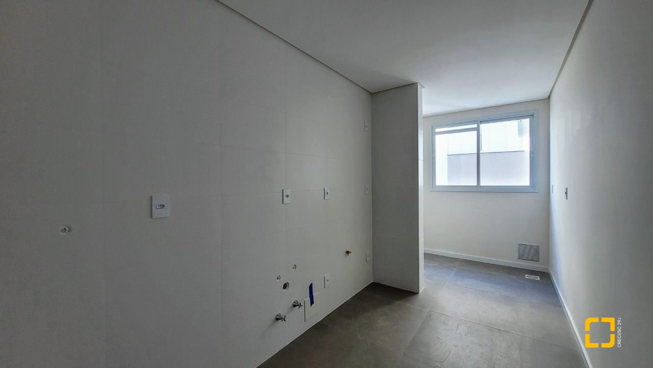 Apartamento com 67m², 2 quartos (sendo 1 suíte), 1 garagem, no bairro Ipiranga em São José