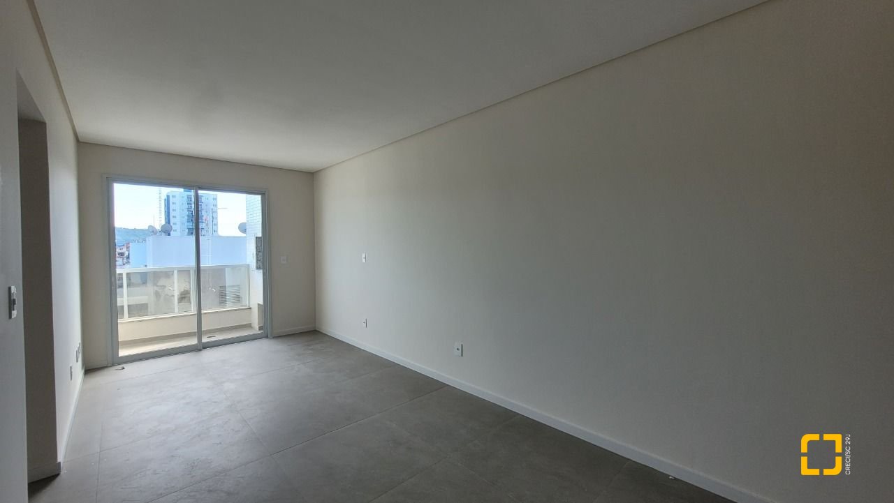 Apartamento com 67m², 2 quartos (sendo 1 suíte), 1 garagem, no bairro Ipiranga em São José