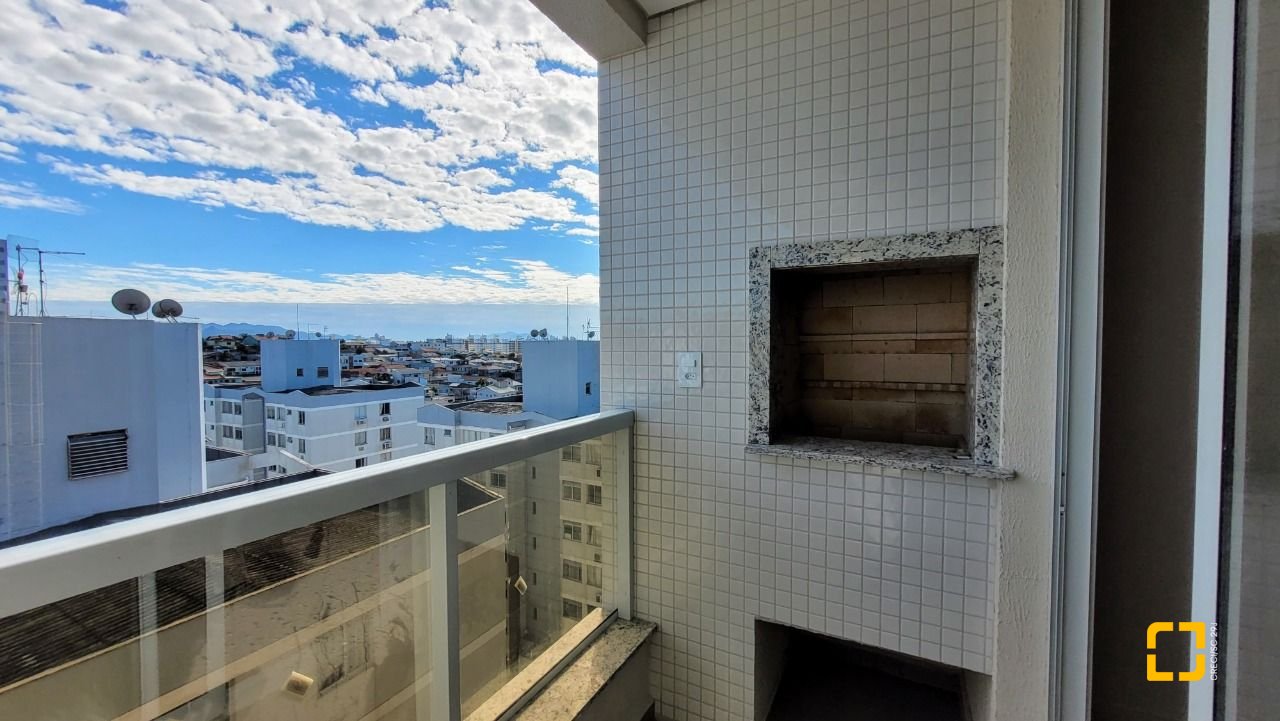 Apartamento com 67m², 2 quartos (sendo 1 suíte), 1 garagem, no bairro Ipiranga em São José