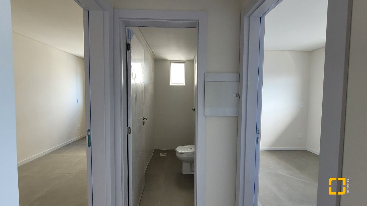 Apartamento com 67m², 2 quartos (sendo 1 suíte), 1 garagem, no bairro Ipiranga em São José