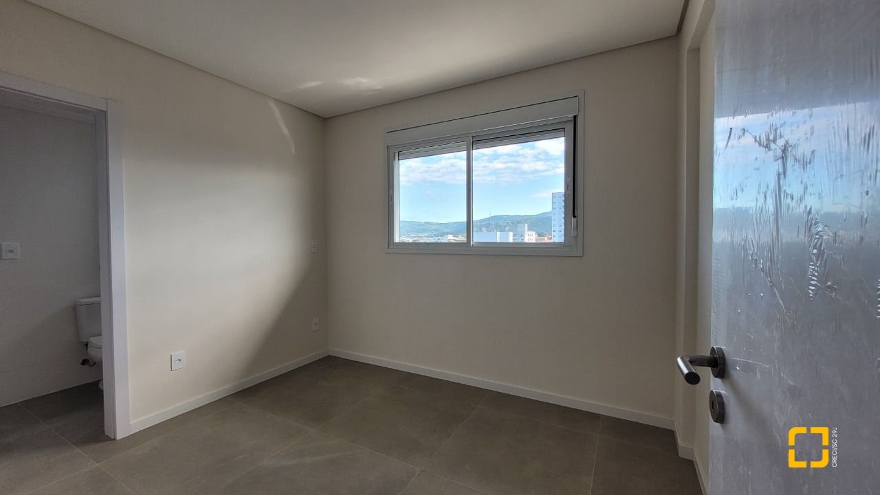 Apartamento com 67m², 2 quartos (sendo 1 suíte), 1 garagem, no bairro Ipiranga em São José