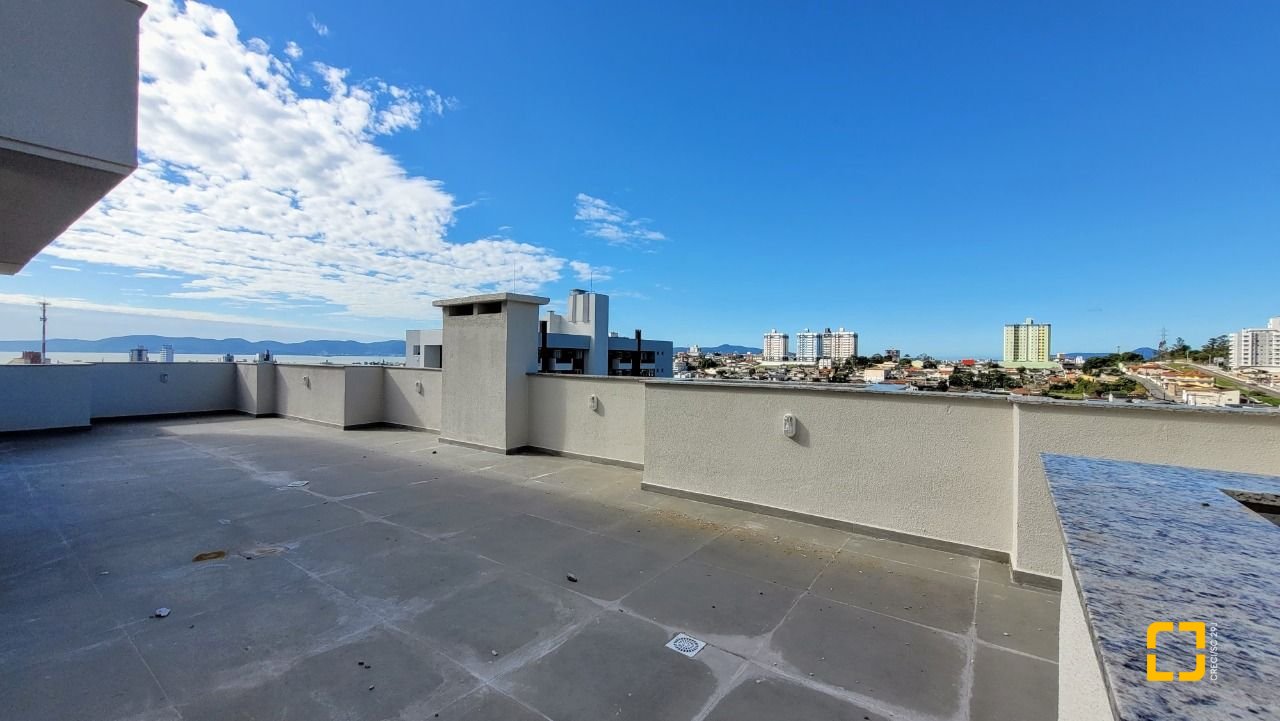 Apartamento com 67m², 2 quartos (sendo 1 suíte), 1 garagem, no bairro Ipiranga em São José