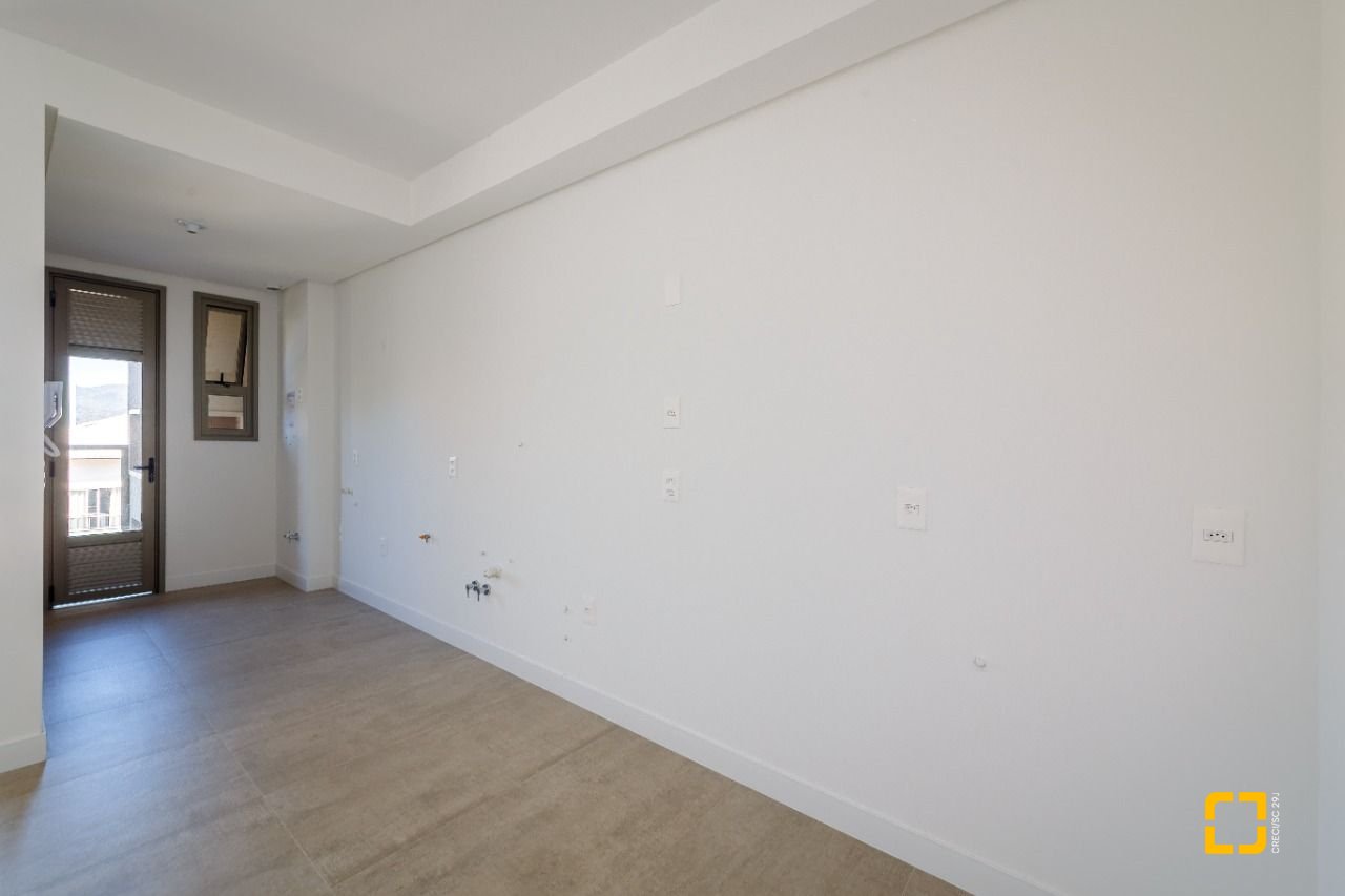 Apartamento com 100m², 4 quartos (sendo 1 suíte), 2 garagens, no bairro João Paulo em Florianópolis