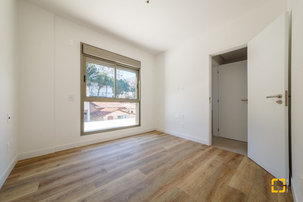 Apartamento com 100m², 4 quartos (sendo 1 suíte), 2 garagens, no bairro João Paulo em Florianópolis