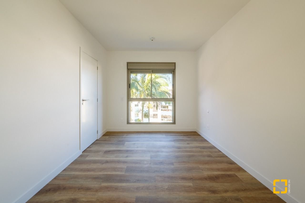 Apartamento com 100m², 4 quartos (sendo 1 suíte), 2 garagens, no bairro João Paulo em Florianópolis