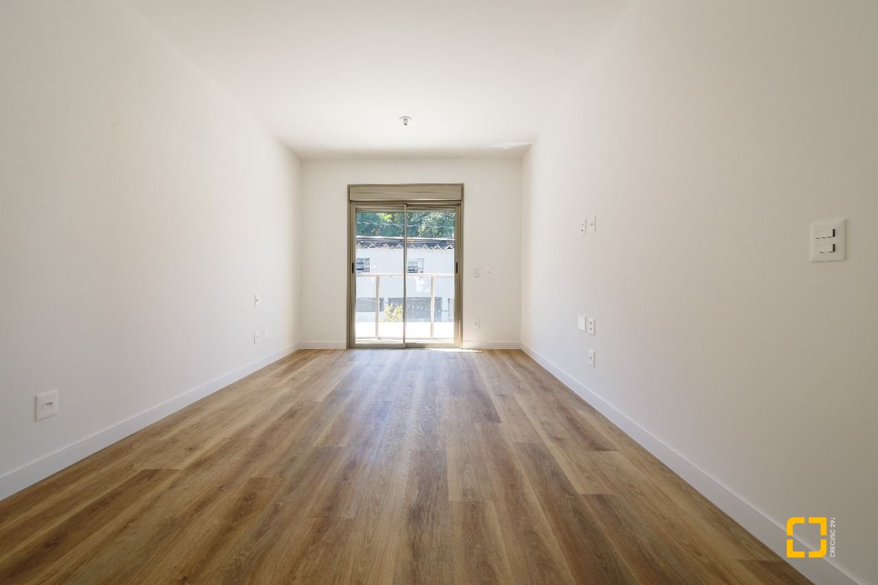Apartamento com 100m², 4 quartos (sendo 1 suíte), 2 garagens, no bairro João Paulo em Florianópolis