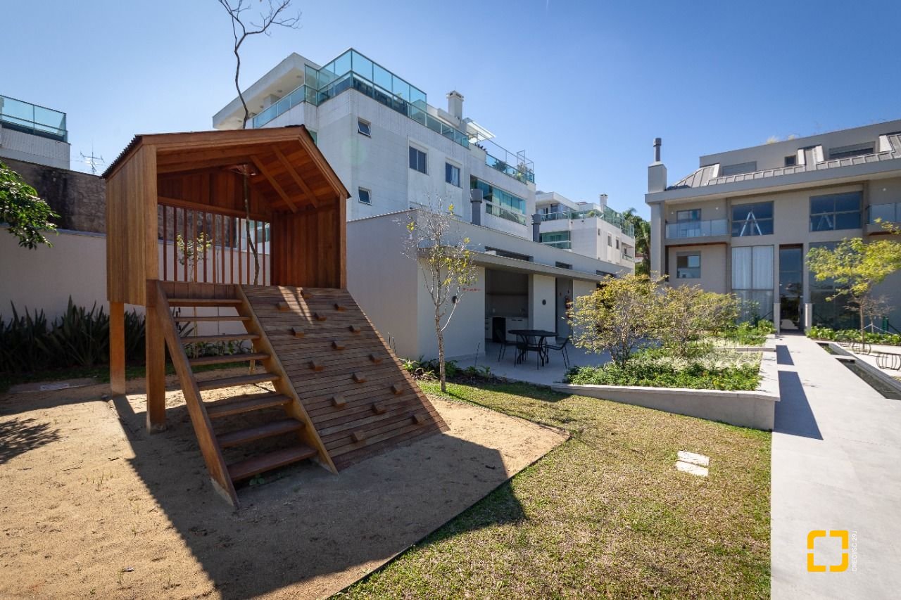 Apartamento com 100m², 4 quartos (sendo 1 suíte), 2 garagens, no bairro João Paulo em Florianópolis