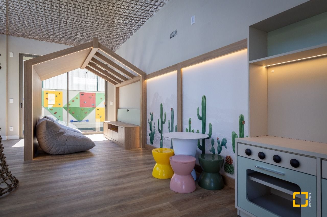 Apartamento com 100m², 4 quartos (sendo 1 suíte), 2 garagens, no bairro João Paulo em Florianópolis