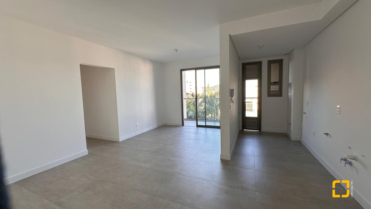 Apartamento com 91m², 4 quartos (sendo 1 suíte), 2 garagens, no bairro João Paulo em Florianópolis