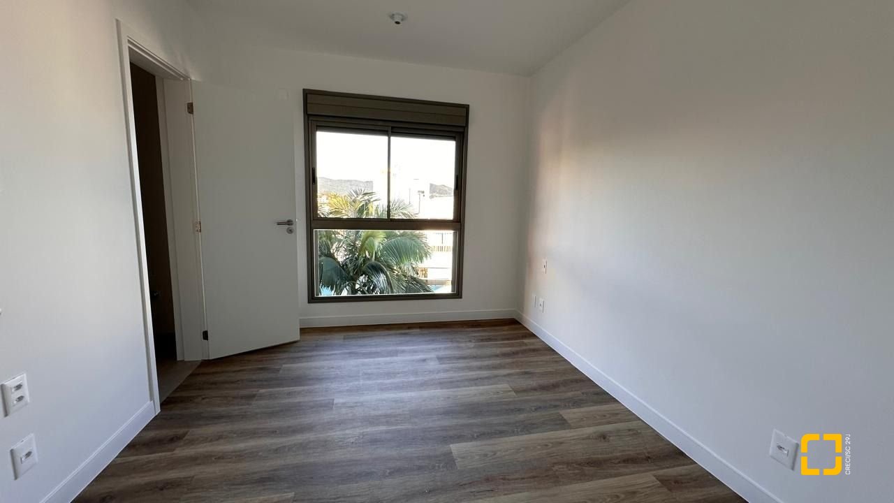 Apartamento com 91m², 4 quartos (sendo 1 suíte), 2 garagens, no bairro João Paulo em Florianópolis